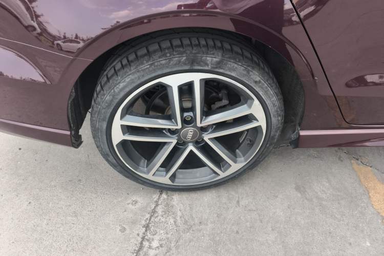 Used Audi A3 2019 Limousine 35 TFSI Fashion Edition China V standard Right Rear Wheel Hub