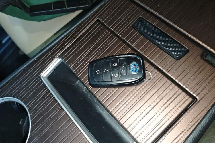 Used Toyota Granvia 2023 2.5L Hybrid Prestige PLUS Edition
