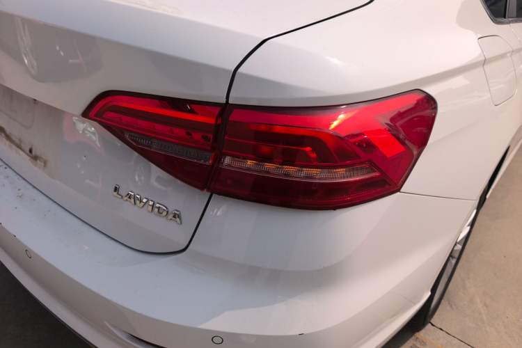 Used Volkswagen Lavida 2019 1.5L Automatic Comfort Edition China VI Standard Exterior 3