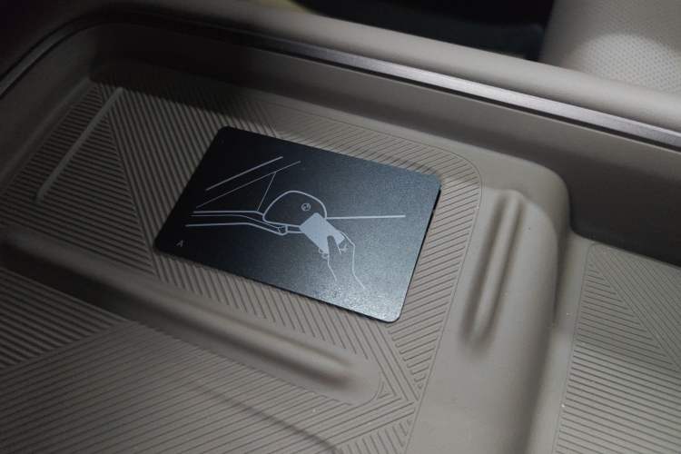 Used Li Auto i6 2025 Model Two-Wheel-Drive Standard Type Vehicle Key