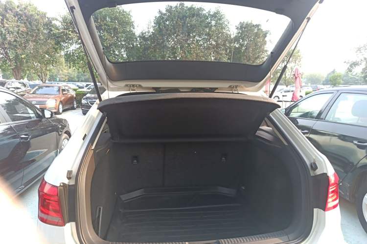 Used Volkswagen Cross Lavida 2014 1.4TSI DSG