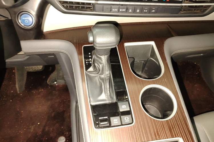 Used Toyota Granvia 2023 2.5L Hybrid Comfort Edition