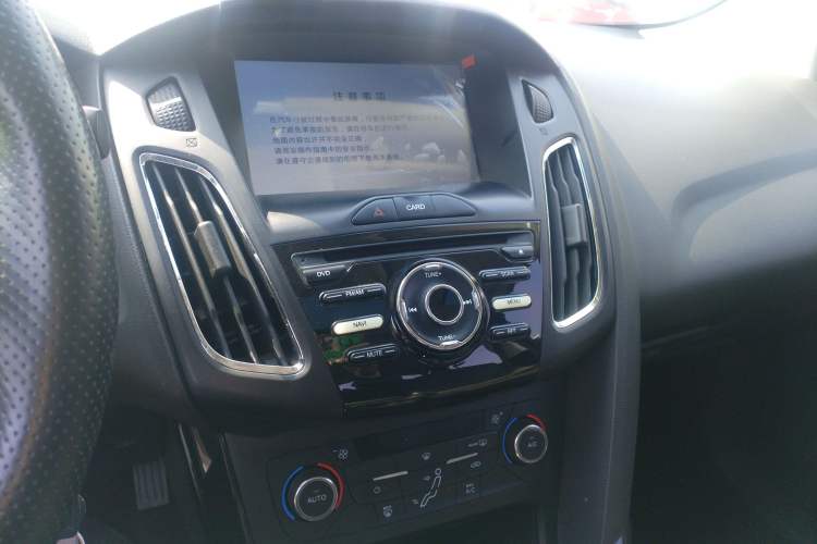 Used Ford Focus 2017 Sedan 1.6L Manual Fashion Edition Smart Drive Version
