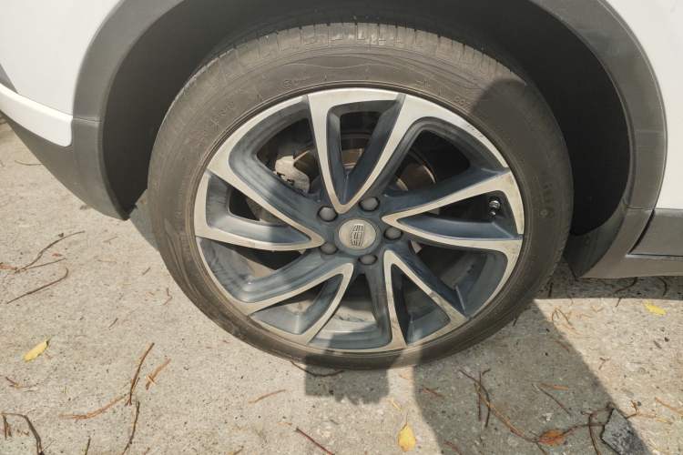 Used Geely Auto Emgrand GS 2016 Elegant Edition 1.3T Automatic ZhenShang Model Right Rear Wheel Hub