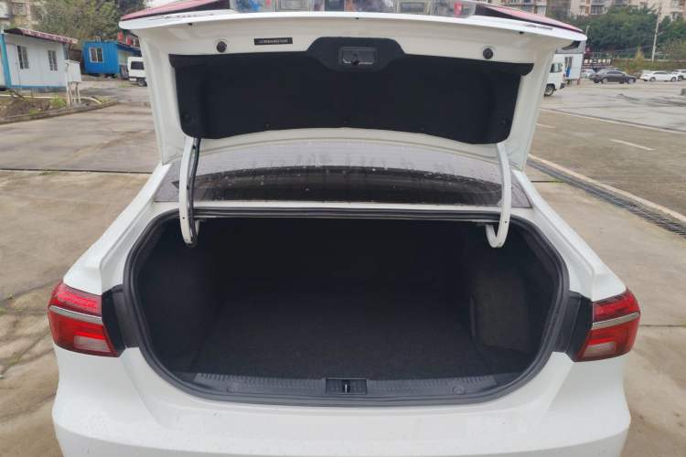 Used Roewe i6 2018 20T Manual Luxury Edition