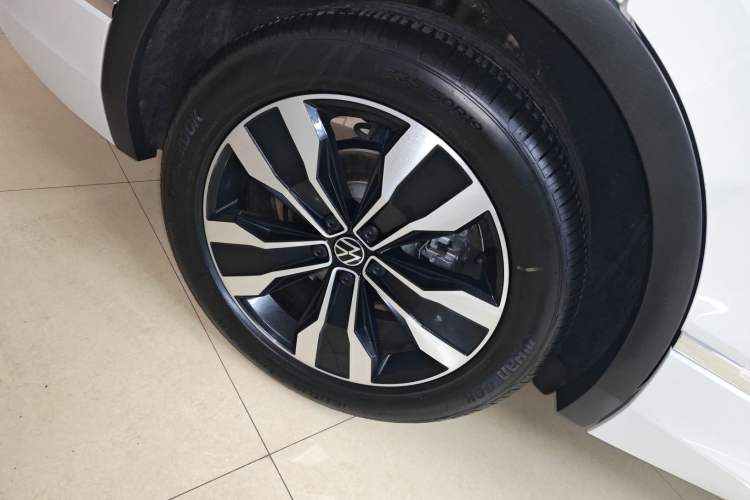 Used Volkswagen Tiguan L 2024 330TSI Automatic Two-Wheel Drive R-Line Enhanced Edition Right Rear Wheel Hub