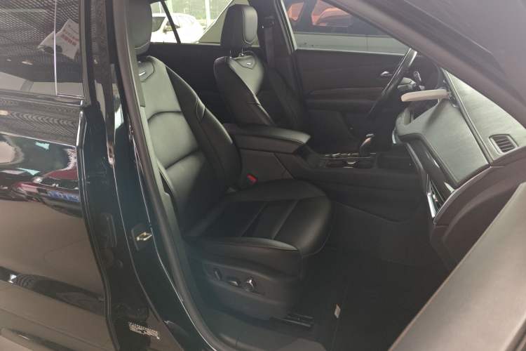 Used Cadillac XT4 2018 28T 4x4 Leading Sport Model
