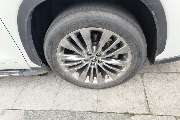 Used Toyota Highlander 2022 Dual-Engine 2.5L Two-Wheel Drive Prestige Edition 7-Seater Right Front Wheel Hub