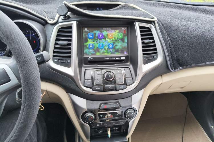 Used CHANGAN Eado 2015 1.6L Manual Luxury Model China IV Standard Audio And AC Panel