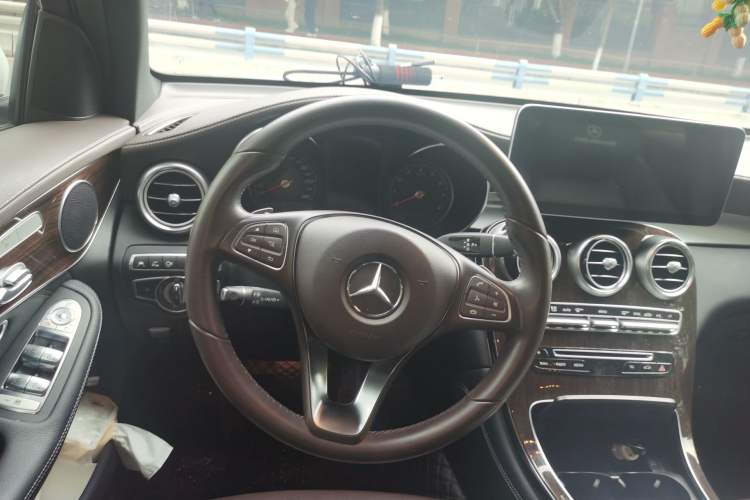 Used Mercedes-Benz GLC 2019 Facelift GLC 260 L 4MATIC Luxury Model
