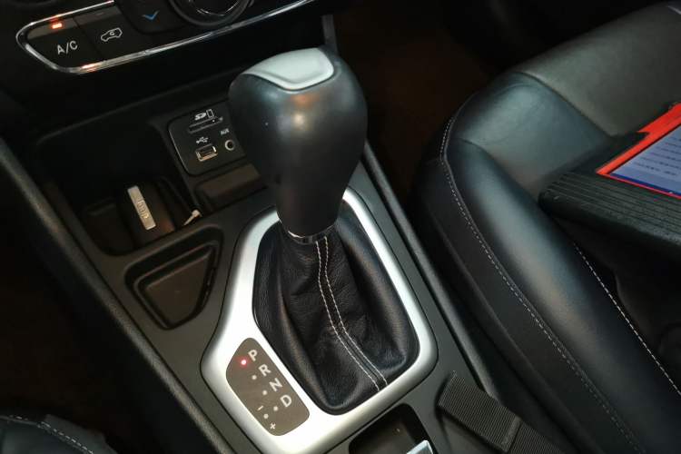 Used Jeep Cherokee 2020 2.0L Two-Wheel Drive Classic Sports Edition