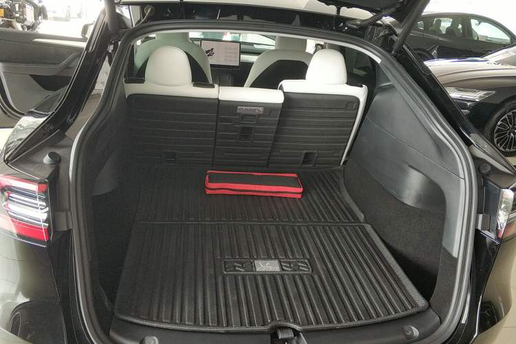 Used Tesla Model Y 2022 Long-Range All-Wheel-Drive Version
