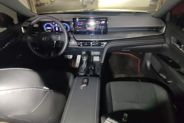 Used Toyota Camry 2024 Dual-Motor 2.5 HXS Sport Plus Edition Center Console