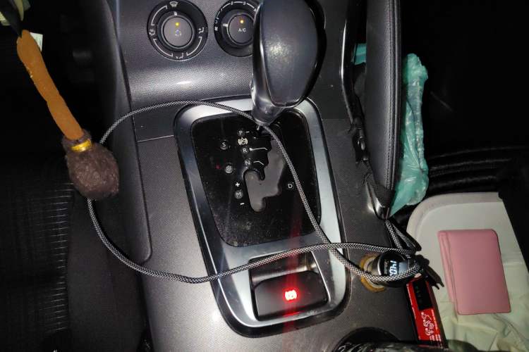 Used Peugeot 3008 2016 1.6THP Automatic Classic Edition Gear Lever