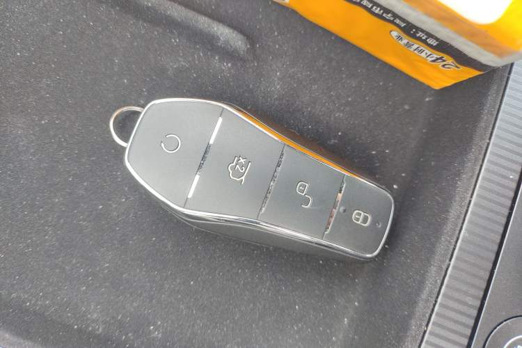 Used BYD Song L DM-i 2025 Intelligent Driving Version 112 km Leading Trim Vehicle Key