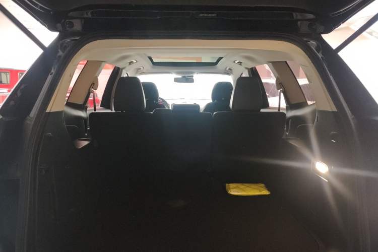 Used Ford Edge 2018 Facelifted EcoBoost 245 Two-Wheel-Drive Platinum Edition 5 Seats China V Emission Standard Trunk