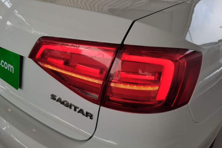 Used Volkswagen Sagitar 2015 1.6L Manual Comfort Model