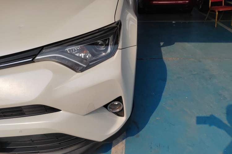 Used Toyota RAV4 2018 2.5L Automatic 4x4 Elite i Edition Left Front Headlight