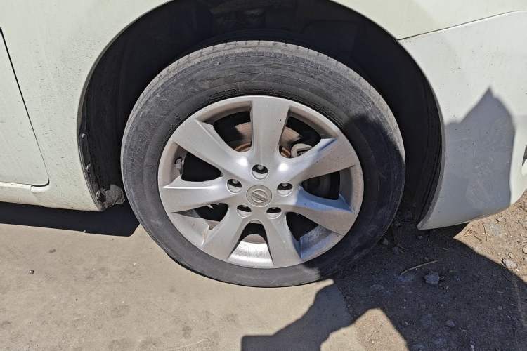 Used Nissan Tiida 2011 1.6L CVT Smart Version Right Front Wheel Hub