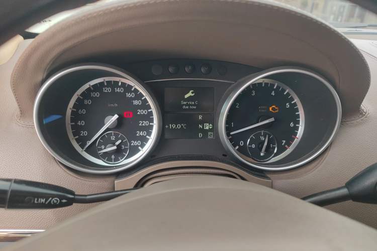Used Mercedes-Benz GL-Class 2011 GL 450 Prestige Grand Edition Instrument Cluster