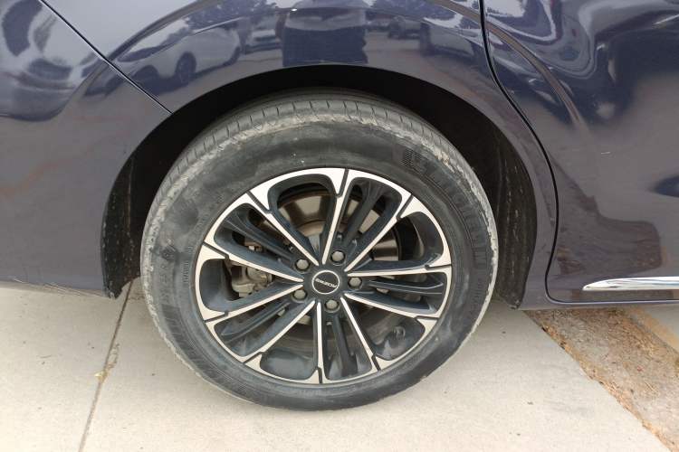 Used Roewe iMAX8 2022 400TGI Celebration Edition Right Rear Wheel Hub