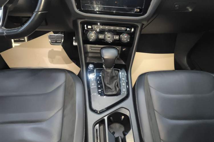 Used Volkswagen Tiguan L 2021 330TSI Automatic Two-Wheel Drive R-Line Enhanced Edition