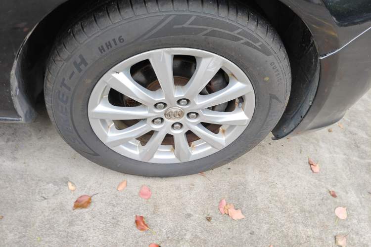 Used Buick GT 2012 GT 1.6L Manual Entry-Level Model Right Front Wheel Hub