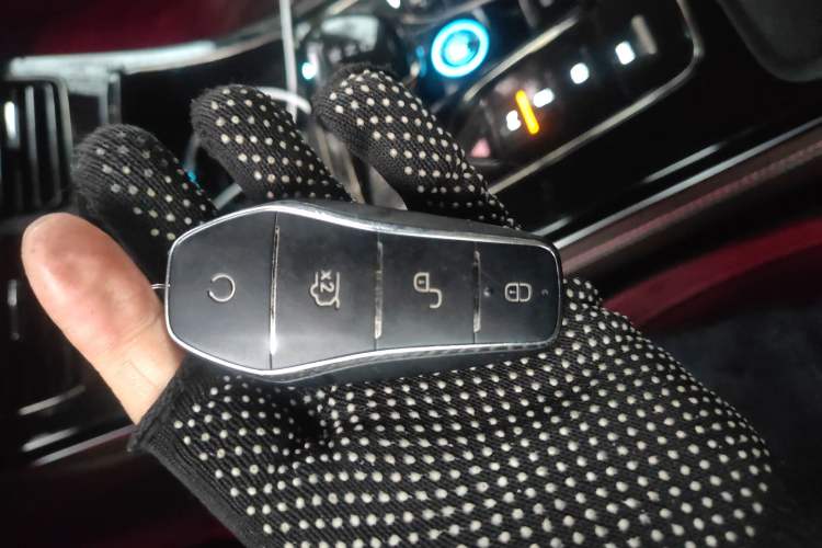 Used BYD Han 2024 EV Glory Edition 506KM Front-Wheel-Drive Premium Model
