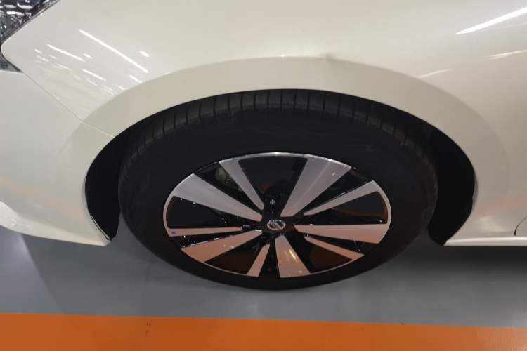 Used Nissan Teana 2021 2.0L XL Upper AD1 Smart Drive & Navigation Edition Left Front Wheel Hub