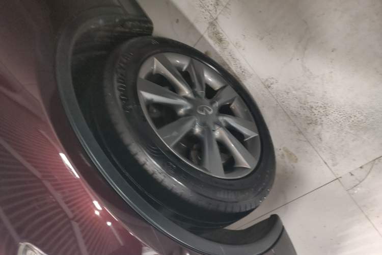 Used Infiniti QX50 2015 2.5L Enjoyment Edition Left Front Wheel Hub