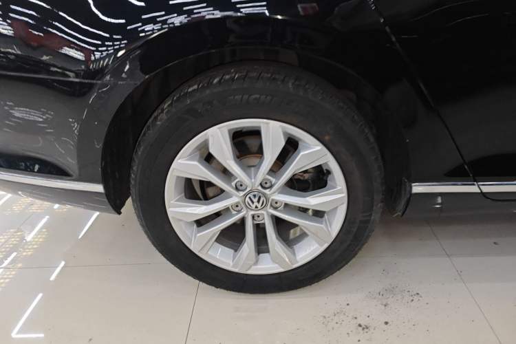 Used Volkswagen Magotan 2017 330TSI DSG Luxury Model Exterior 5