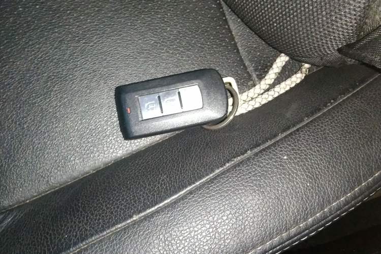 Used Mitsubishi Outlander 2016 2.4L 4x4 Luxury Edition 7-Seater Interior 1