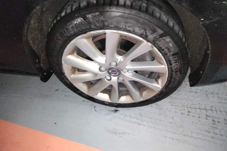 Used Volvo S60 2016 S60L T4 Zhiyuan Edition Right Front Wheel Hub
