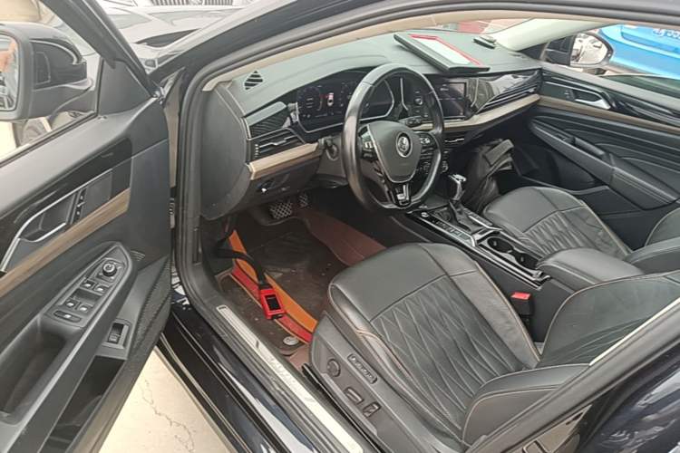 Used Volkswagen Passat 2019 330TSI Luxury Edition China VI Standard Driver Seat