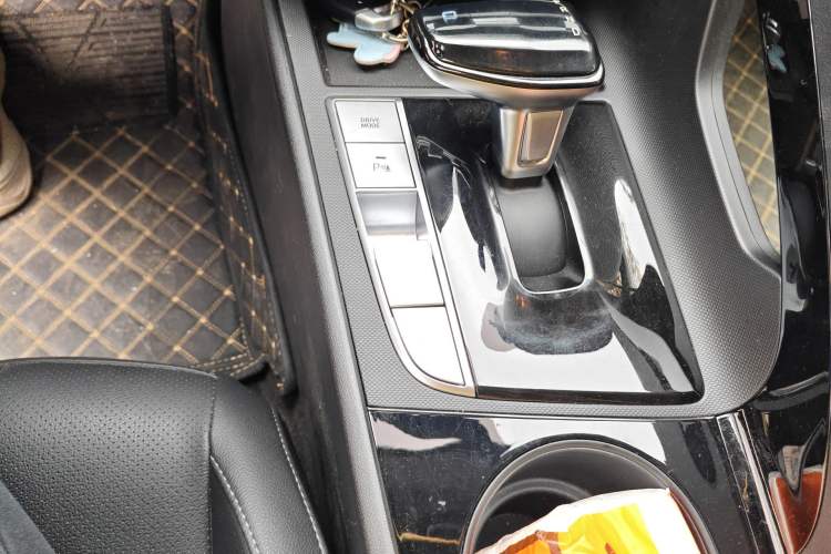 Used Hyundai Elantra 2023 1.5L CVT GLX Elite Edition Gear Lever