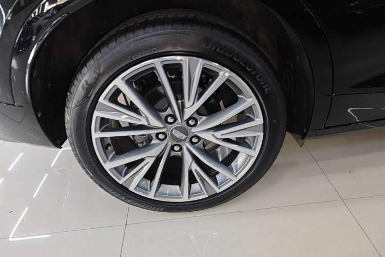 Used Cadillac GT4 2023 25T Luxury Model Exterior 5