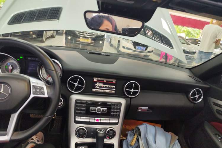 Used Mercedes-Benz SLK-Class 2011 SLK 200 Fashion Model
