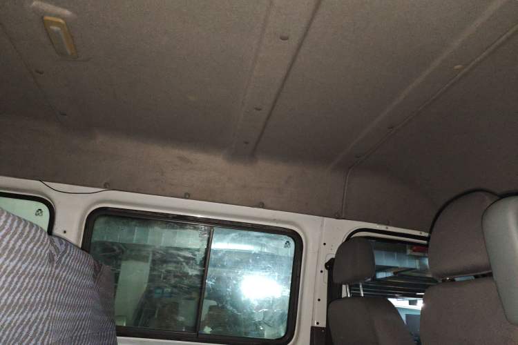 Used Ford Classic Transit 2015 2.8T Diesel Multi-Function Vehicle Short Wheelbase 6-Seater Mid-Roof Edition JX493ZLQ4