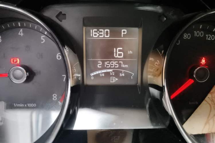 Used Volkswagen Bora 2013 1.6L Automatic Comfort Model Odometer Close Up