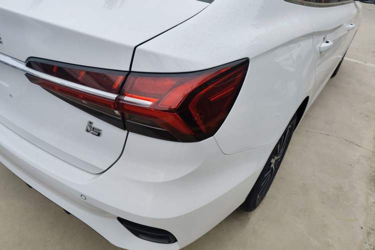 Used Roewe i5 2021 1.5L CVT Diamond Edition Right Rear Taillight