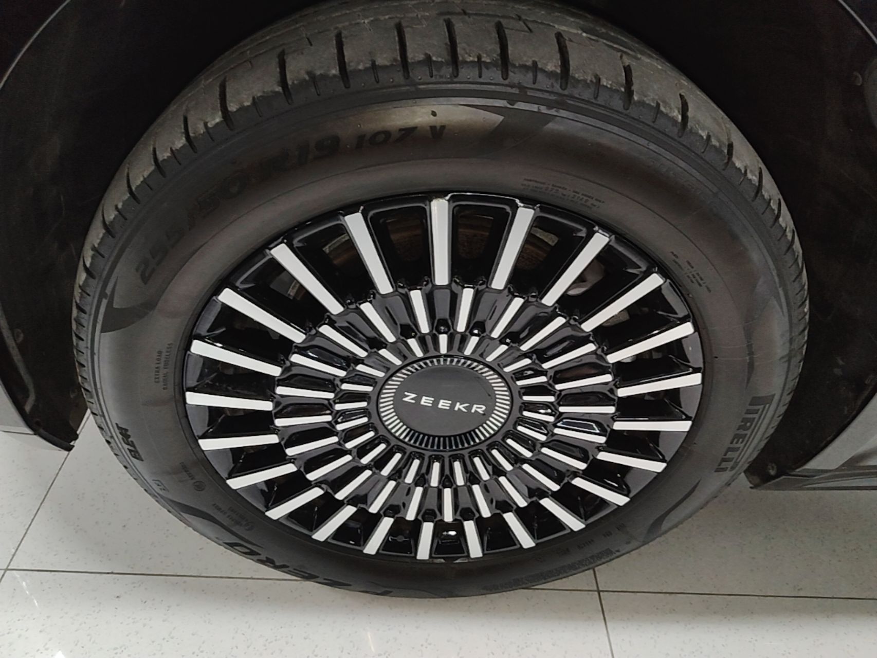 Zeekr 009 2024 Six-Seat Executive Version 4WD 108 kWh — снимка 10