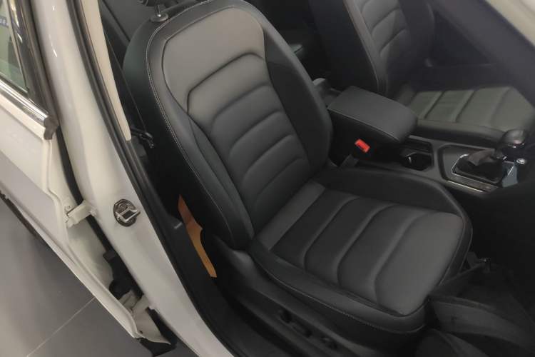 Used Volkswagen Tiguan L 2021 330TSI Automatic Two-Wheel Drive Smart Edition
