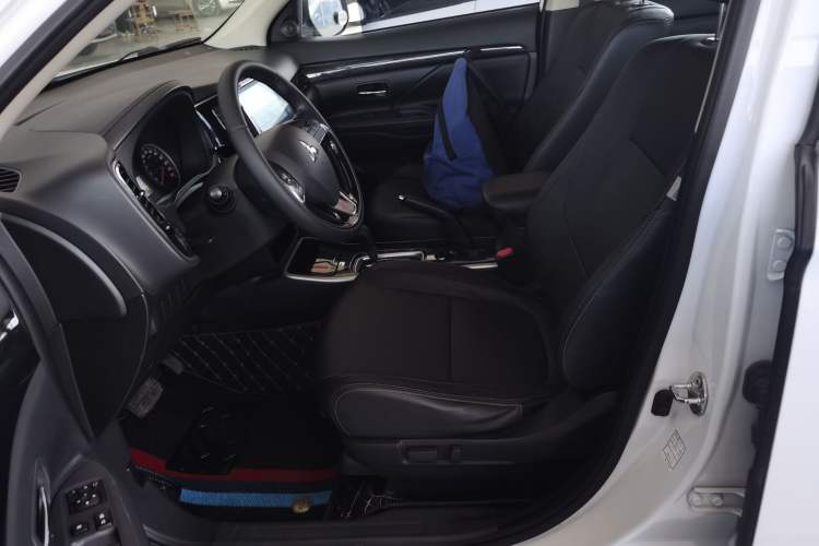 Used Mitsubishi Outlander 2018 2.0L Two-Wheel Drive Glory Edition 5 Seats