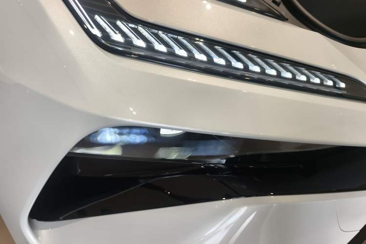 Used Lotus EMEYA 2025 600 Touring Edition
