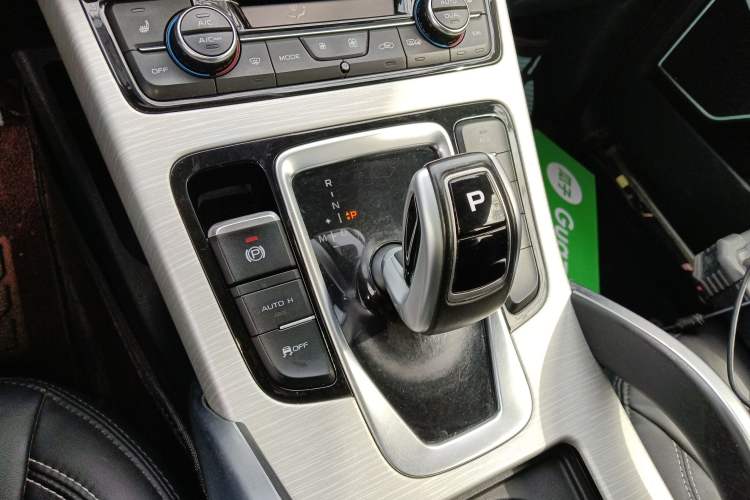 Used Geely Auto Emgrand X7 Sport 2020 1.8TD DCT Two-Wheel Drive Smart Connect 4G-Enabled Version