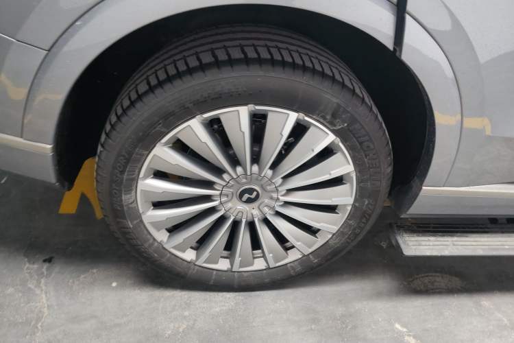 Used ONVO Luxeed L90 2025 Model—Max Six-Seater Version Exterior 5