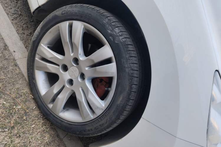 Used Peugeot 308 2009 1.6T CC Automatic Fashion Edition Right Front Wheel Hub