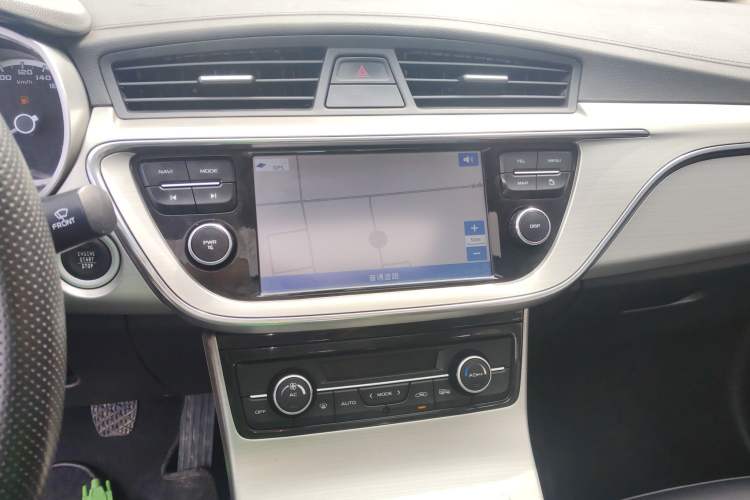 Used Geely Auto Emgrand GL 2017 1.3T Manual Elite Model Audio And AC Panel