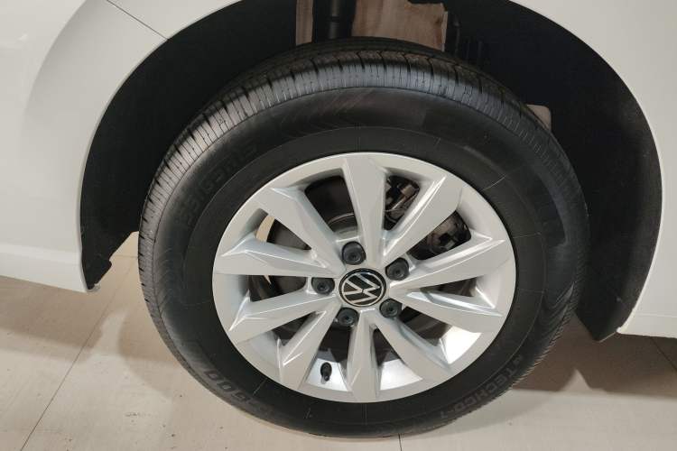 Used Volkswagen Bora 2023 200TSI DSG Comfort Edition Right Rear Wheel Hub