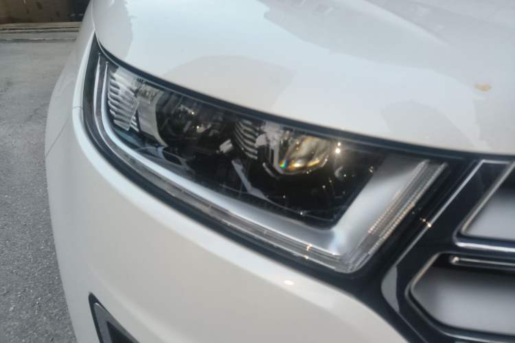 Used Ford Edge 2017 EcoBoost 245 Two-Wheel-Drive Sporty 7-Seater Right Front Headlight